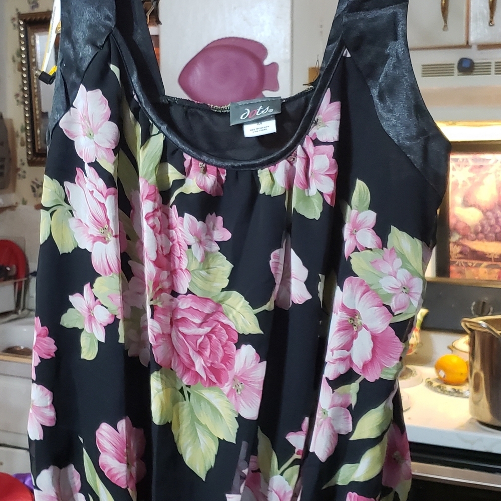 Ladies DOTS Top Sleeveless Roses Sz M